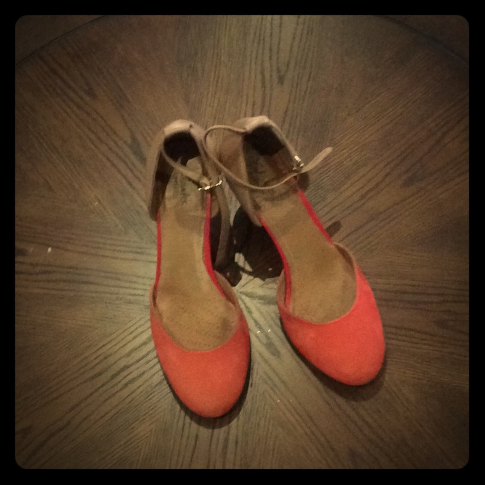 Clark’s wedged heel shoe